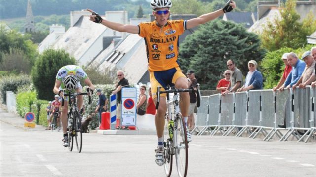 Eddy Le Roux (E.C.Landerneau) vainqueur  Ergu-Gaberic