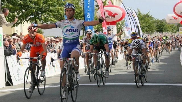 Boucles de la Mayenne # 2 : Etape et maillot pour Casper 