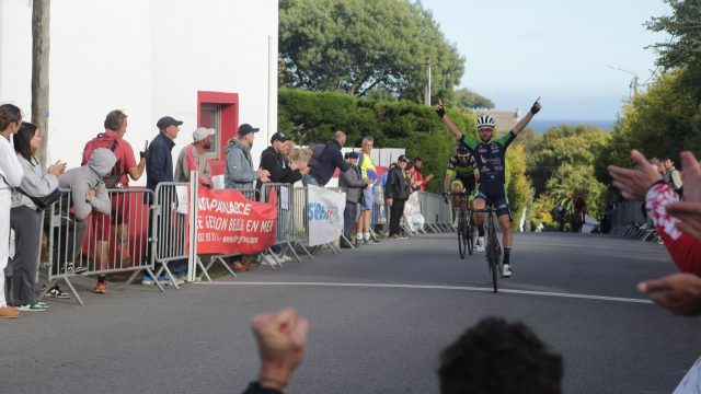 Tour Cycliste de Belle-le-en-Mer: Renault devant Le Cam et David