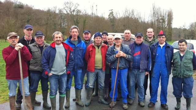 Cyclo-cross de Taupont : les bnvoles  l'ouvrage 