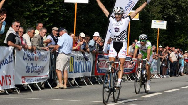 Ronde Finistrienne: Impressionnant Salva Vichez !