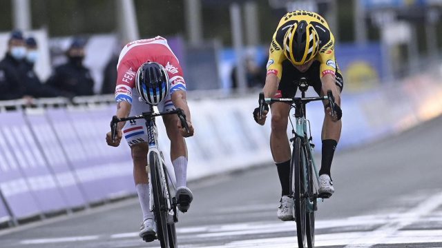 Tour des Flandres: les fleurs pour VDP, le pltre pour Alaphilippe