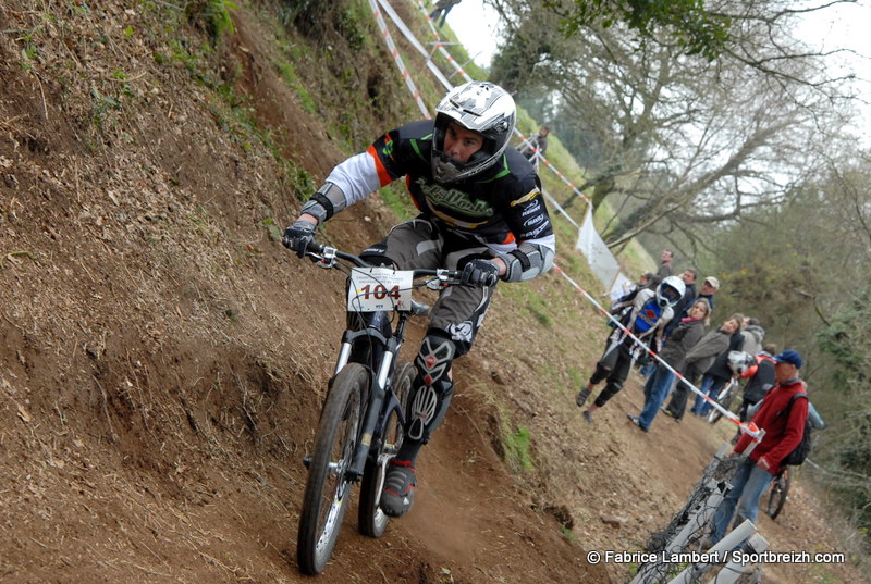 Coupe de Bretagne Descente VTT  Locmaria-Berrien (29) : les rsultats  