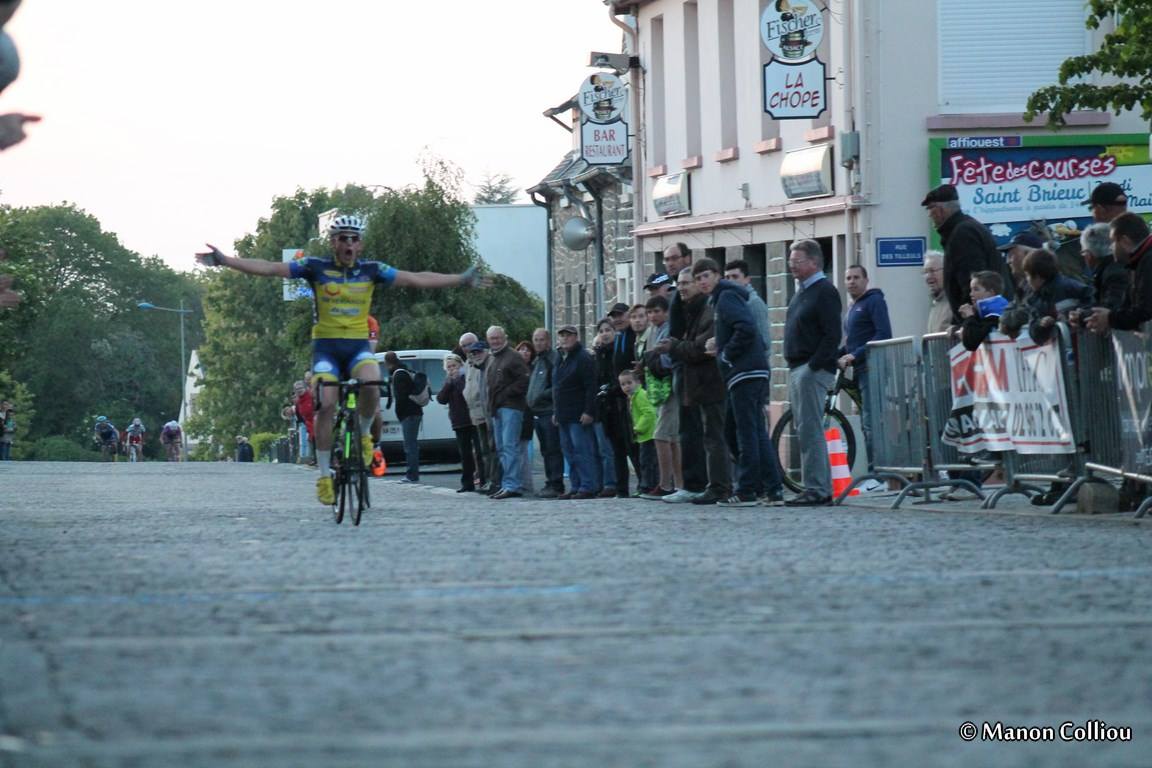 Trgueux (22): le bouquet pour Jourdren