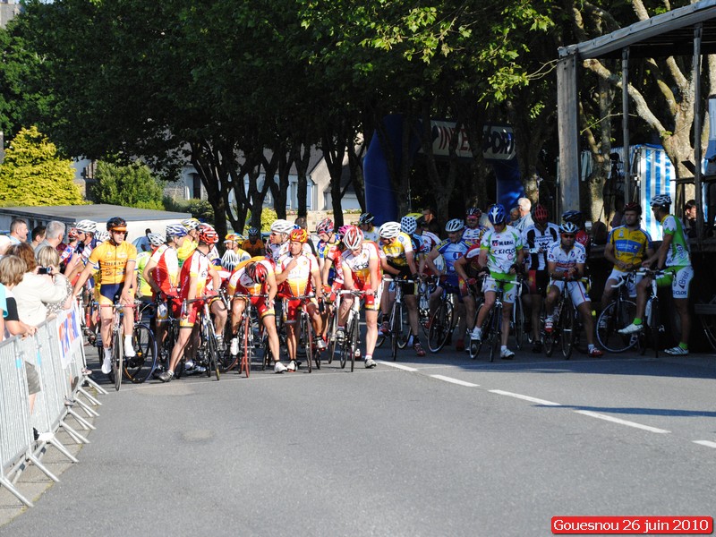 Gouesnou (FSGT) : Raguenes devant Roumier