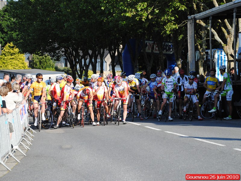 Gouesnou (FSGT) : Raguenes devant Roumier