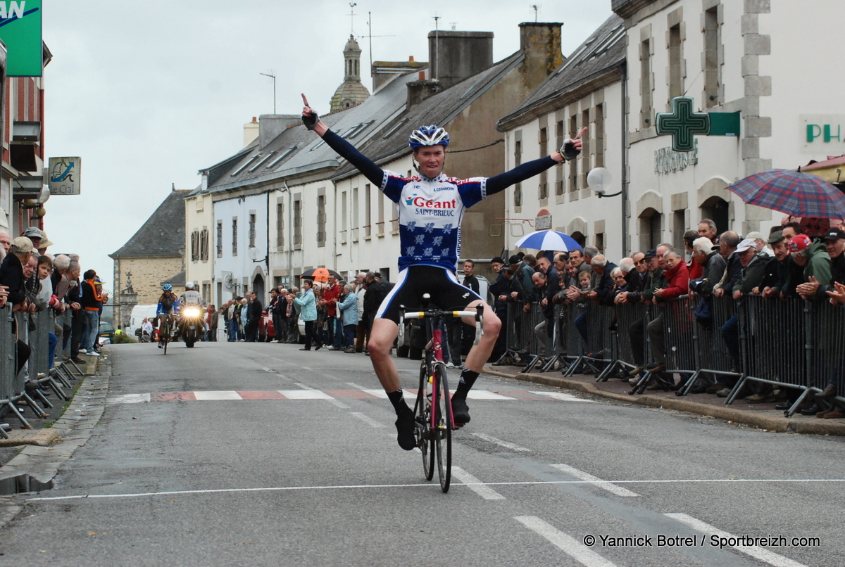 Beurel s'impose en solitaire  Arzano (29)