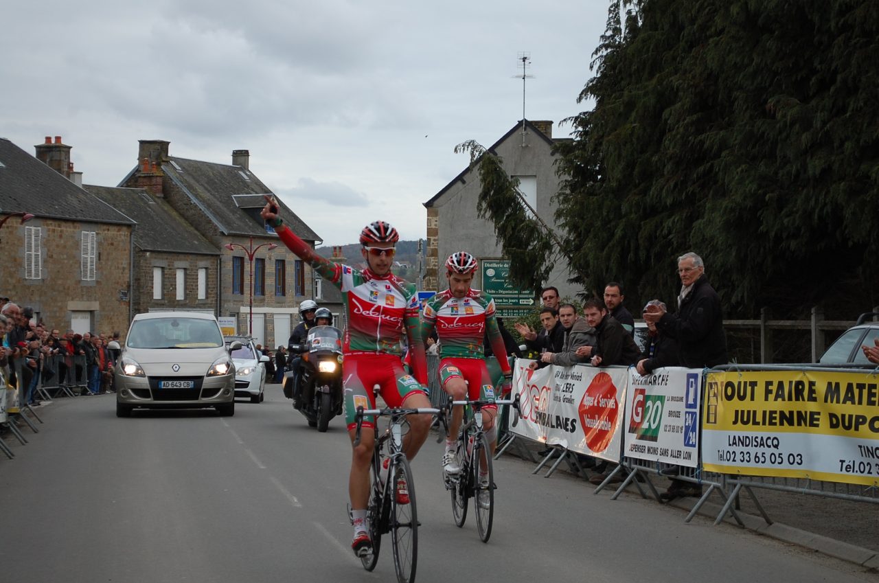 Maillot des jeunes  Cerisy Belle Etoile : Gougeard domine et gagne 