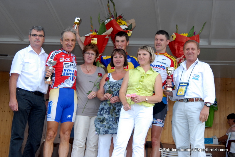 Pass'Cyclisme  Saint-Julien (22) : le bouquet pour Gibet 