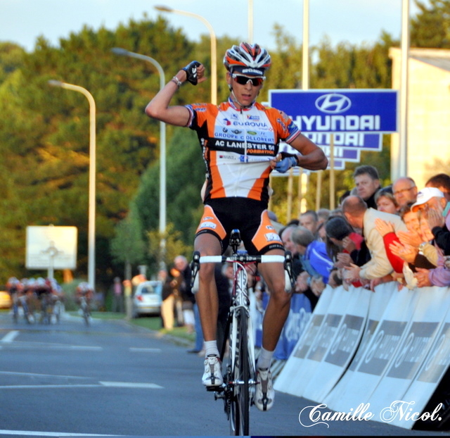 Critrium de Lanester (56) : Barguil devant Le Quau