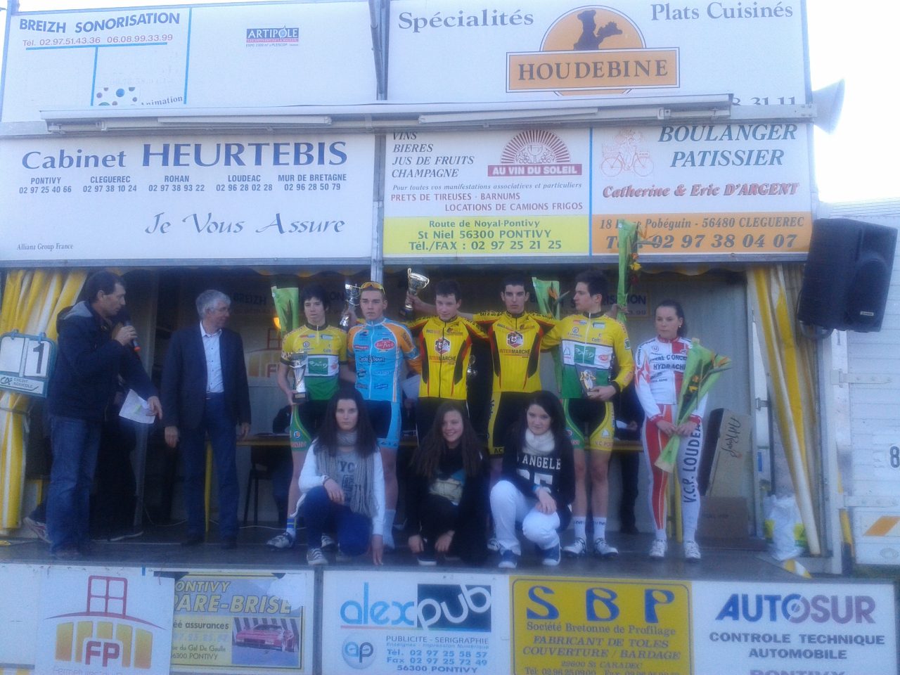 Noyal Pontivy (56): les bouquets pour Le Pennec et Guernalec 