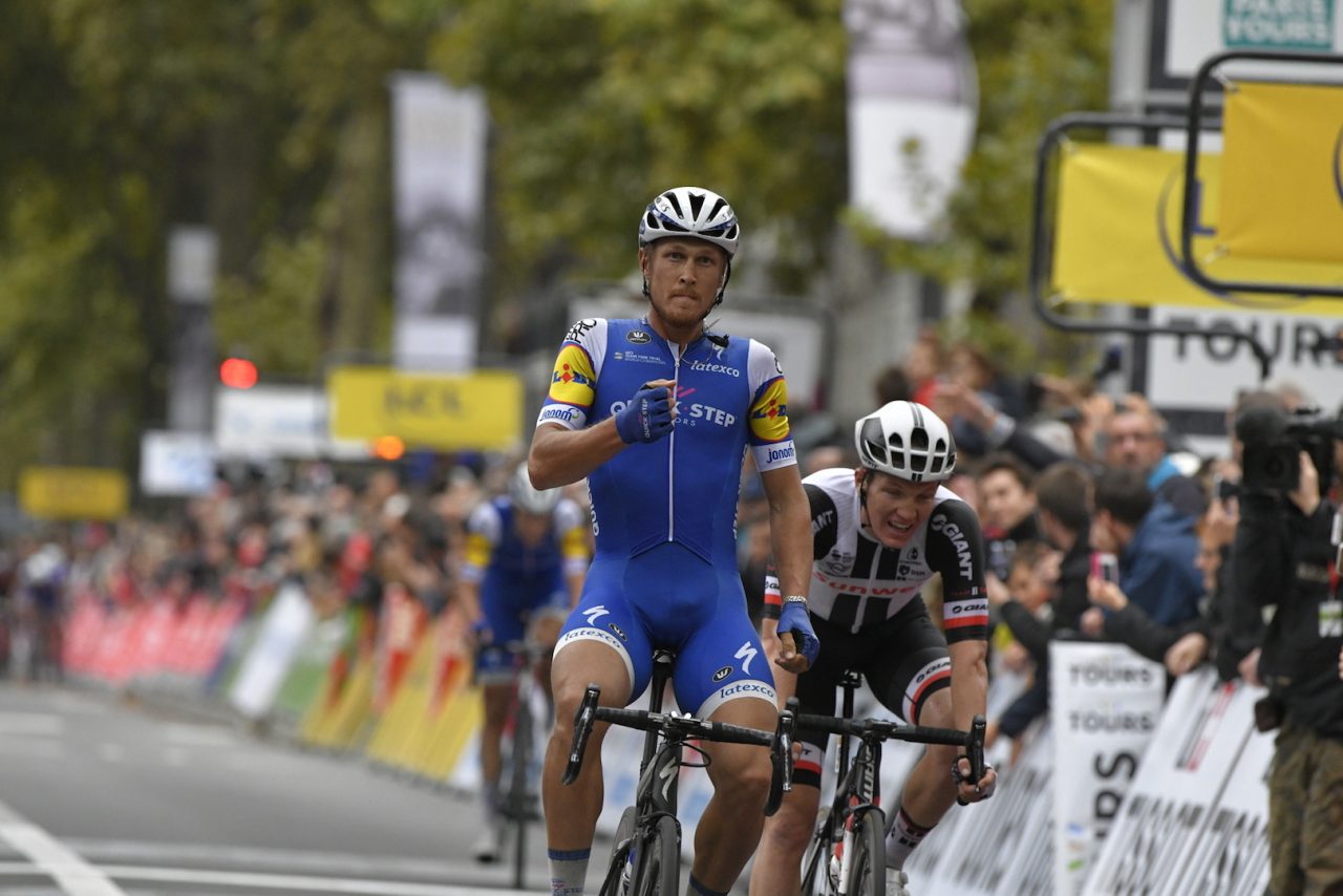 Paris-Tours: les sprinteurs battus