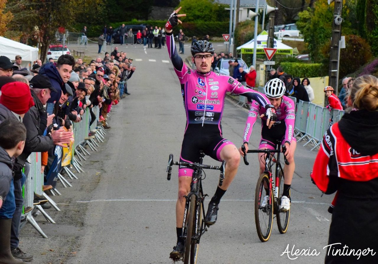 Championnat 56 CX: Etienne devant Corbihan 