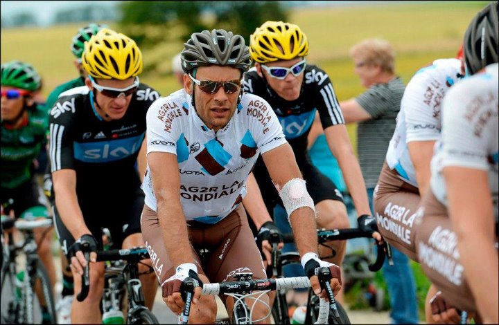 AG2R LA MONDIALE : Praud prolonge