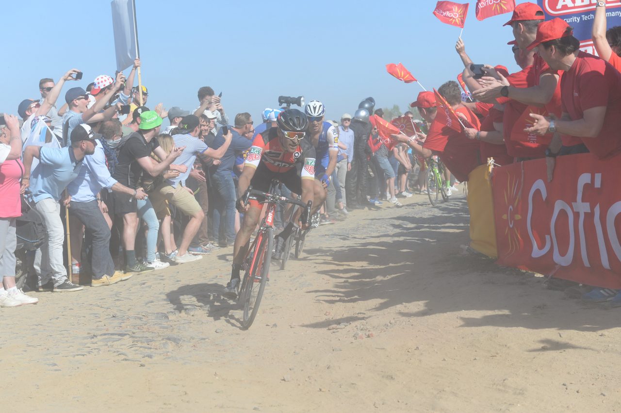 Le premier pav de Van Avermaet