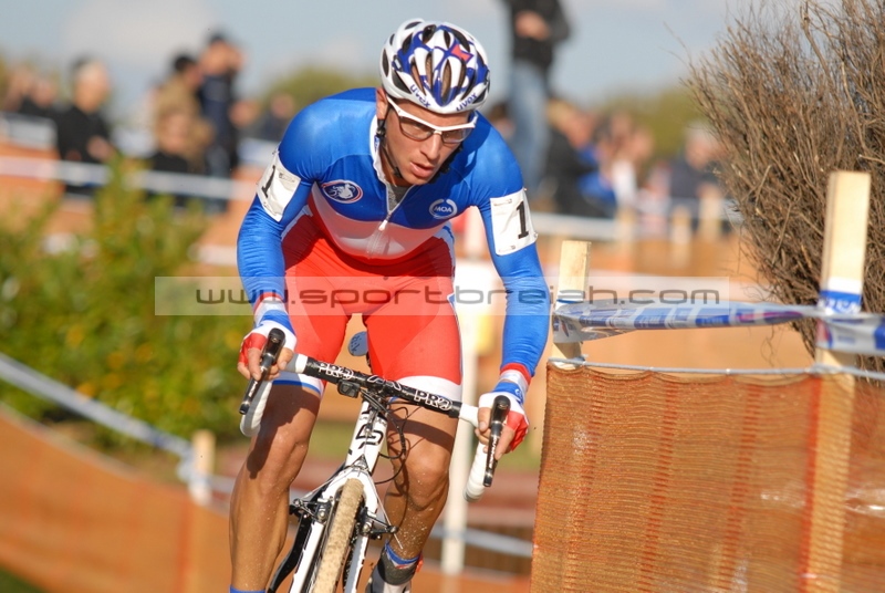 Cyclo-cross de Marle (02) : Mourey devant Chainel 