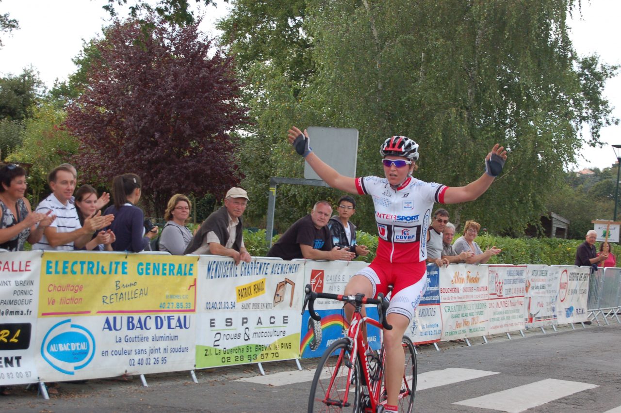 Finale du Challenge Fminin "Pays de Loire Cyclisme"  Saint-Viaud (44) : Grard et Etienne sur le podium 