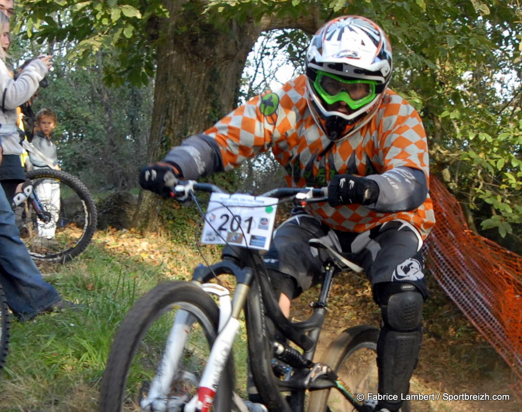 Coupe de Bretagne Descente VTT  Saint-Broladre (35): Badouard le retour 