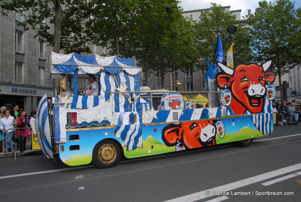 Tout savoir sur la caravane publicitaire du Tour de France 