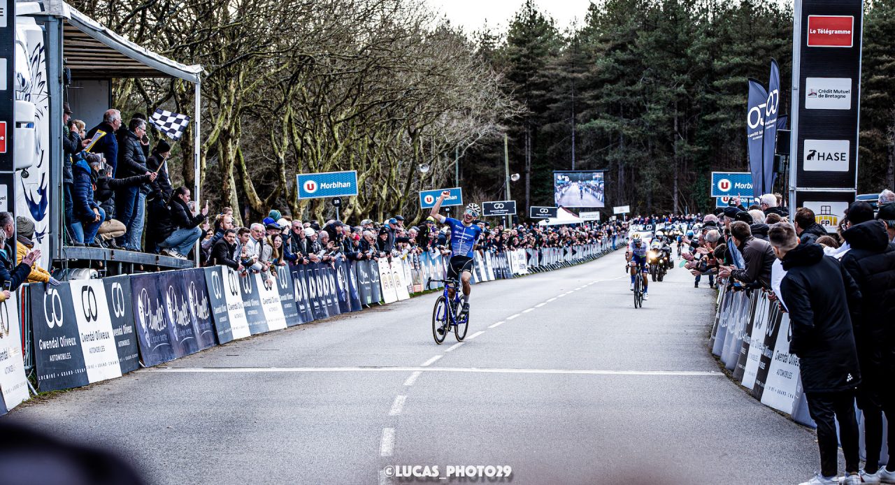 Manche - Atlantique : Simon Millon rpond prsent devant des milliers de supporters.