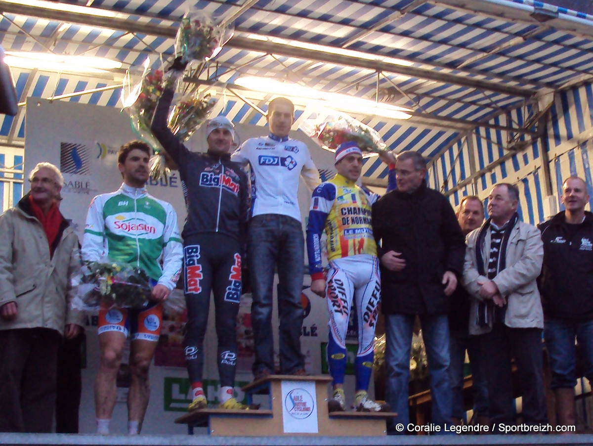 Cyclo-Cross National de Sabl-sur-Sarthe (72) : Jeannesson devant Bazin 