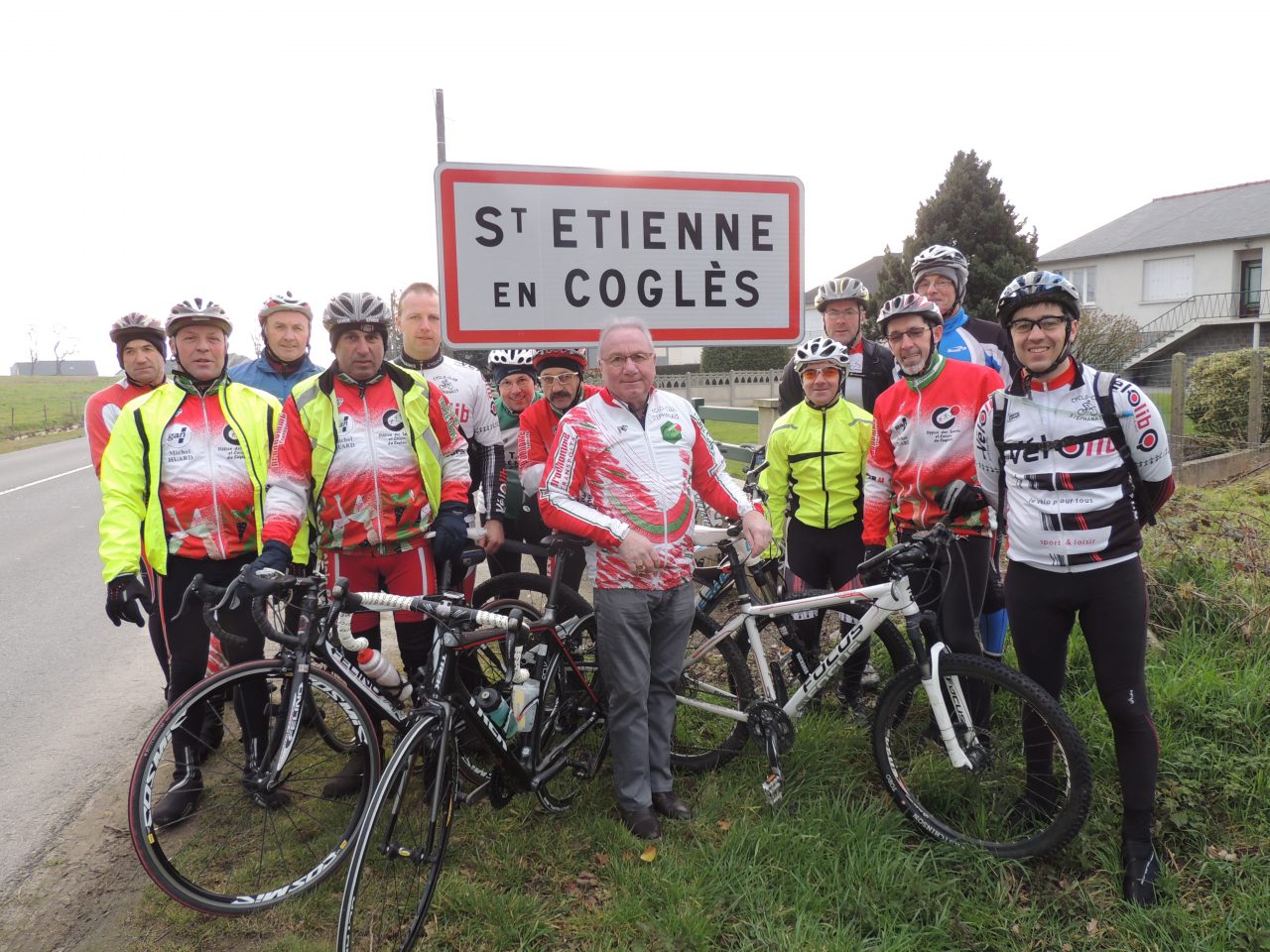 St Etienne en Cogles (35): randos cyclo et vtt , le 13 mars