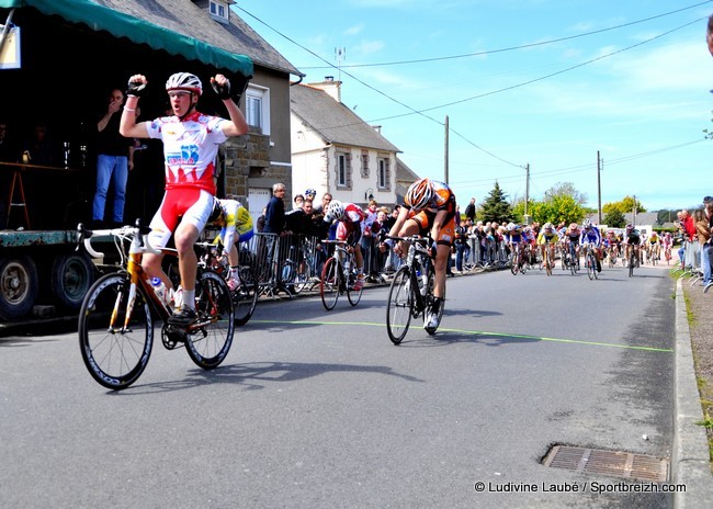 Frhel (22) : les bouquets pour Delasalle, Figarola et Gallais