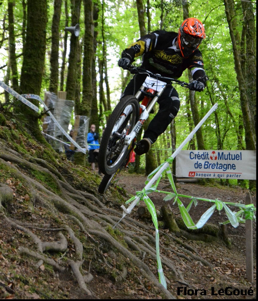 Coupe de Bretagne VTT Descente # 2  Locmaria-Berrien (29) : Badouard malgr Bresset !