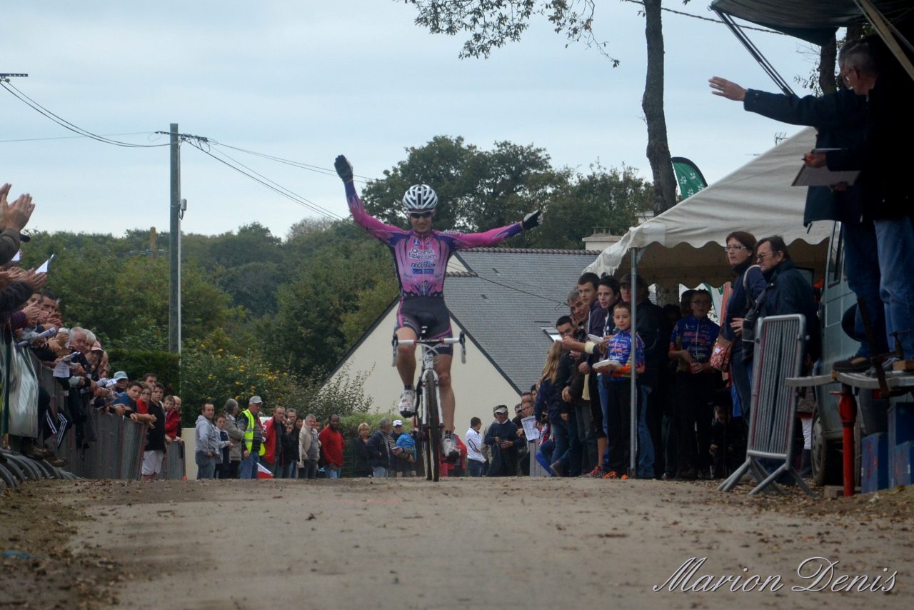 Cyclo-Cross de Ploemel "Man Bogad" (56) : Daniel devant Le Boudec