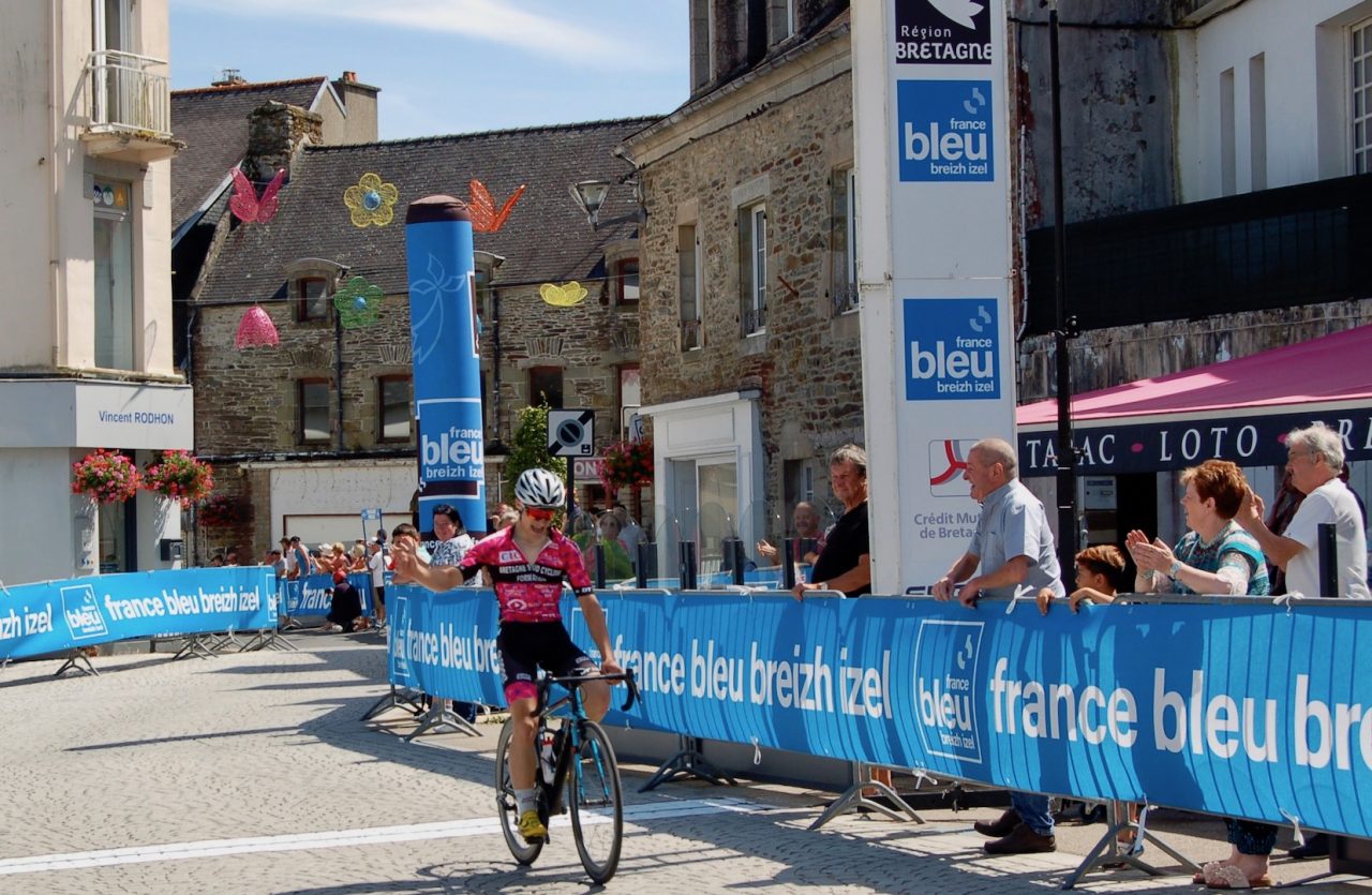 La Sportbreizh des juniors #2 : Corlay-Le Baron gagne, Laurensot en jaune.