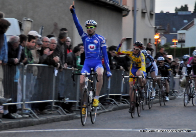 Bonsergent au sprint  Chartres-de-Bretagne (35)