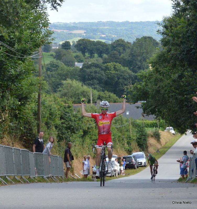 Trophe Jo Velly  Pleyben (29) : Periou devant Clouard