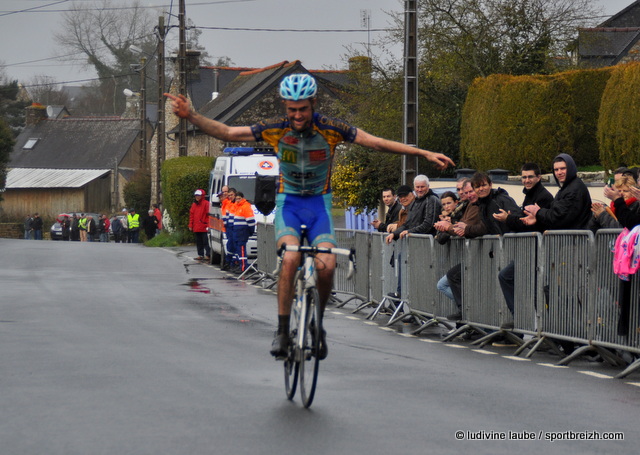 Ploumagoar Saint-Hernin (22) : Reslou engrange 