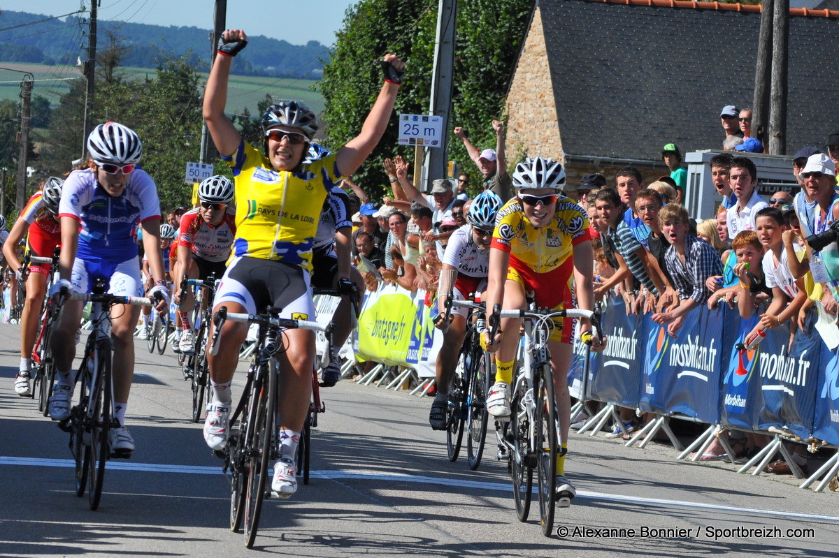 Juniors Dames : Sachet au sprint / Grard au pied du podium