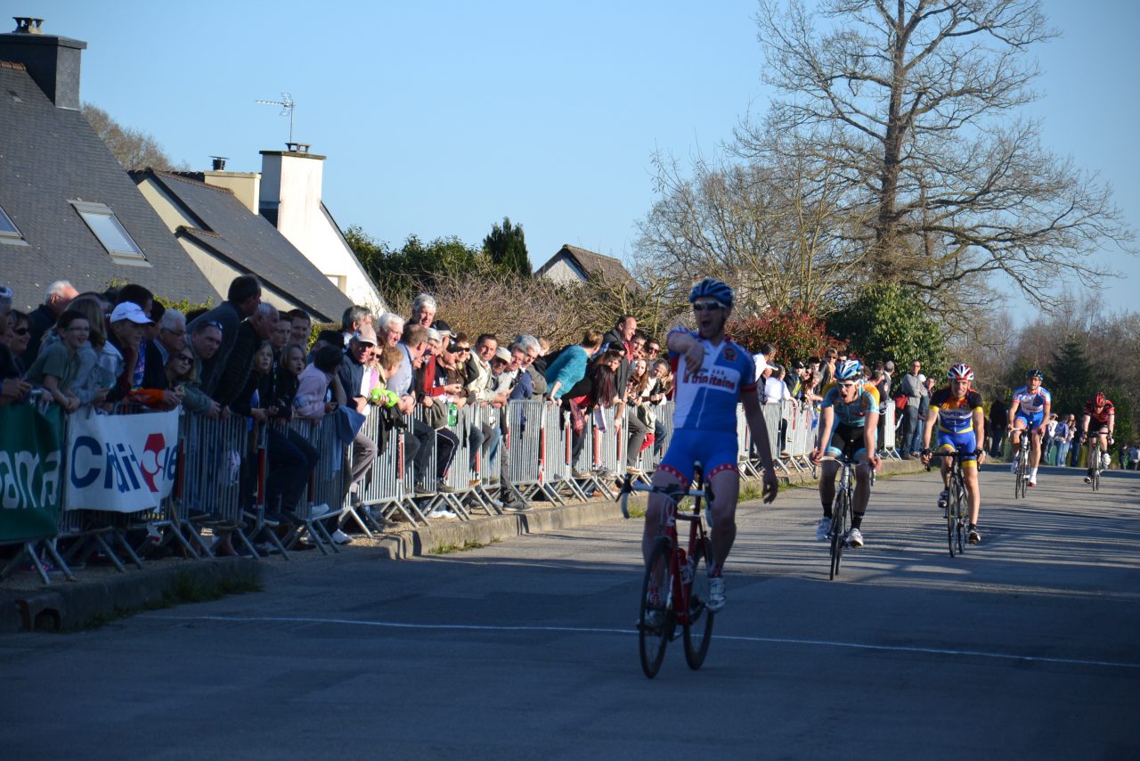 Ste-Anne-d'Auray (56): Nevo et les coles  l'honneur