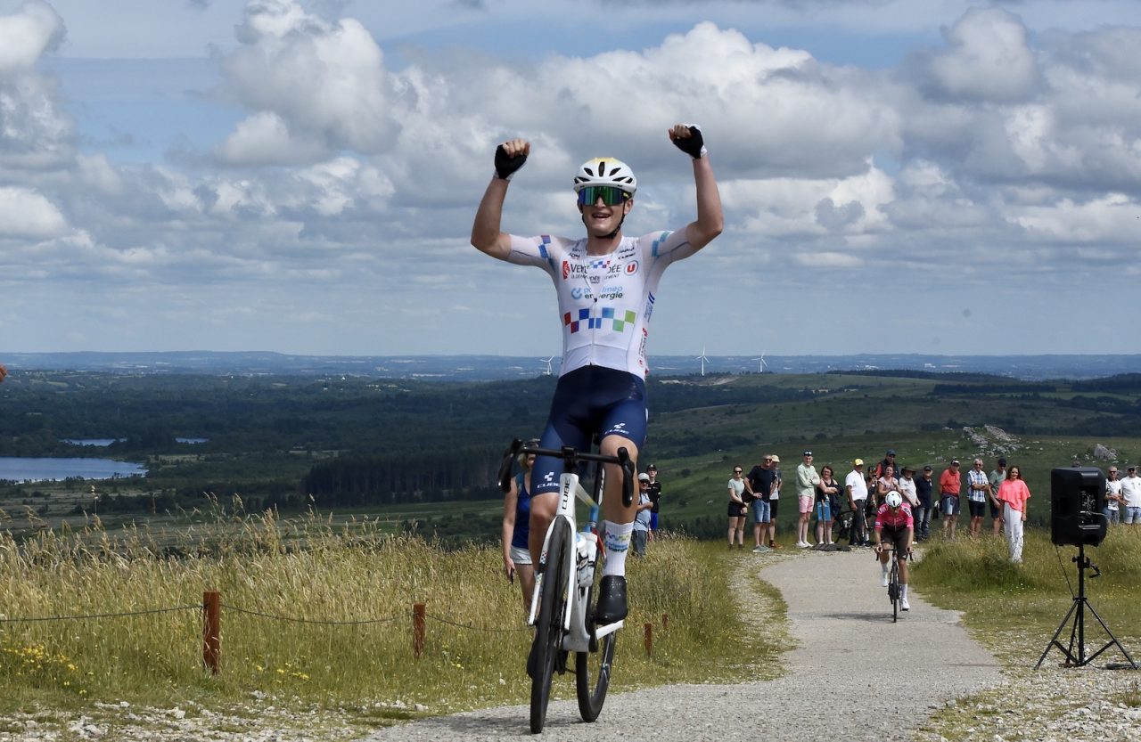 La Sportbreizh Elite 2026. Alex Doltaire seul au haut de Brasparts