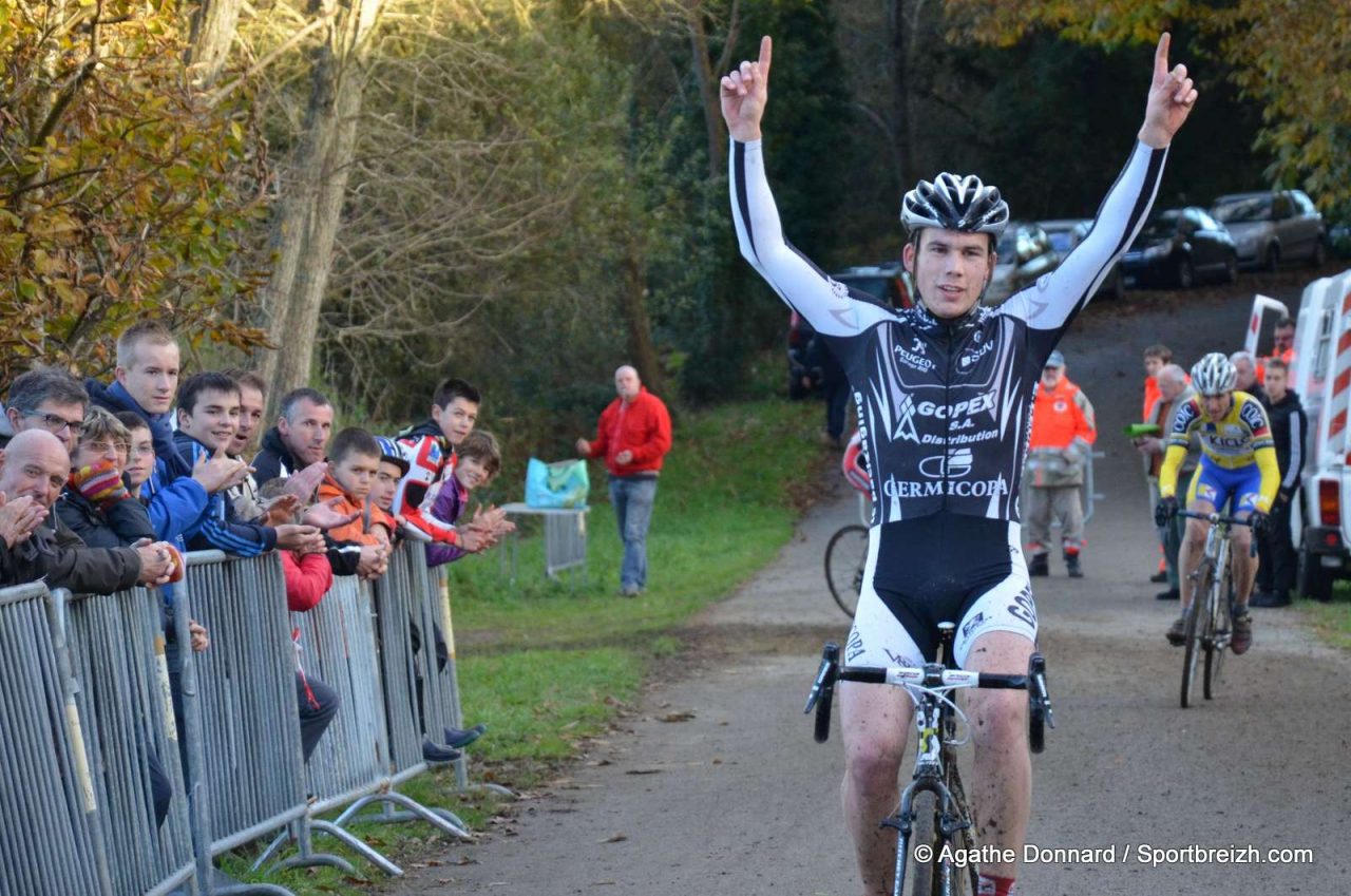 Cyclo-Cross de Plonour-Lanvern (29) : Le Quau dominateur.