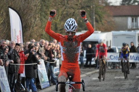 Cyclo-Cross de Bournezeau (85) : Le Corre devant les Vendens