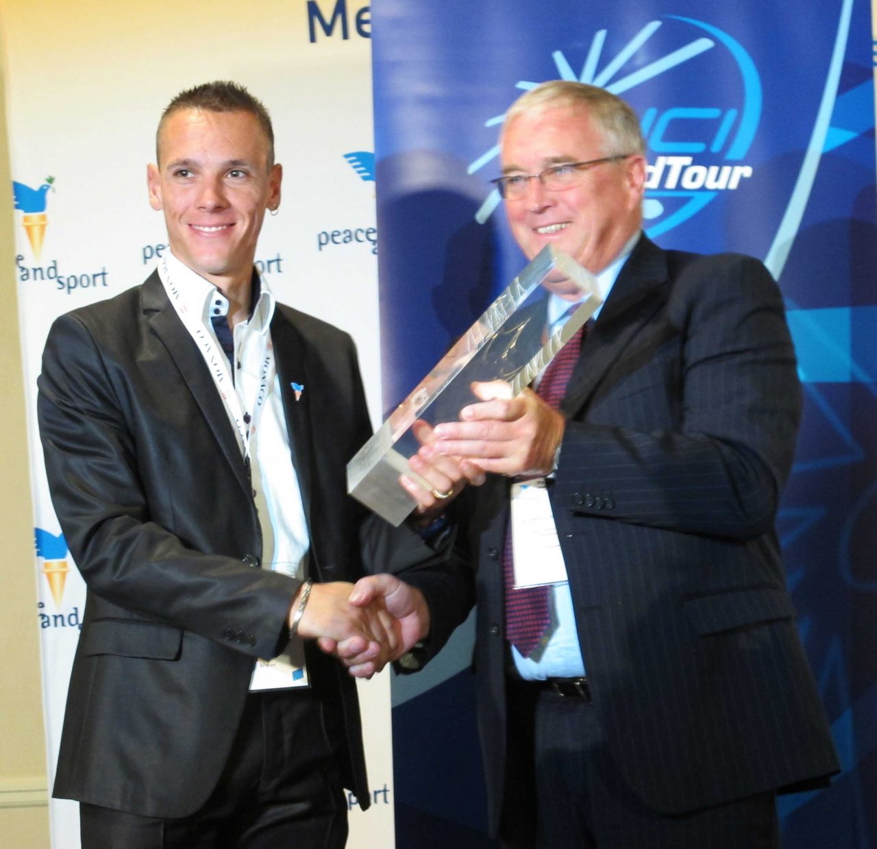 Remise de Prix pour Philippe Gilbert  : Vainqueur UCI World Tour 2011 & Champion de la Paix par Peace and Sport