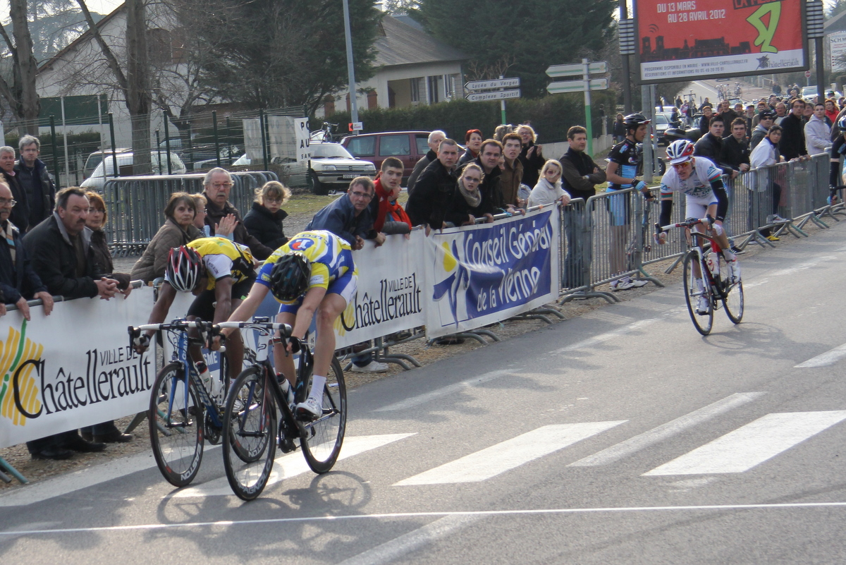 Chtellerault (86) : Thibault devant Manzin 