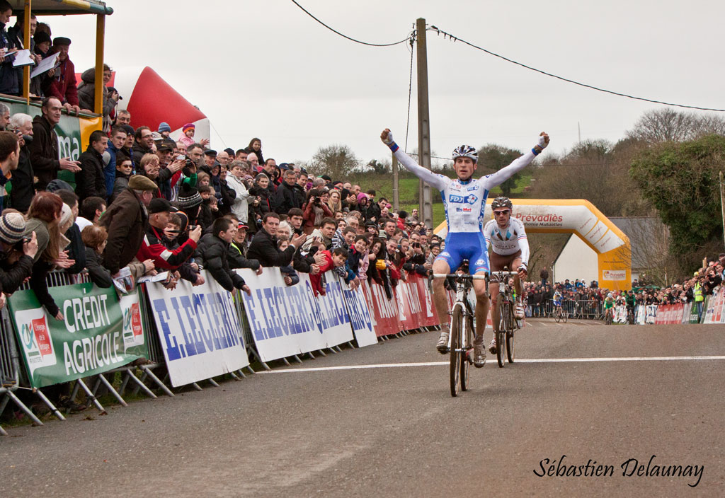 Lanarvily : Jeannesson devant Gadret