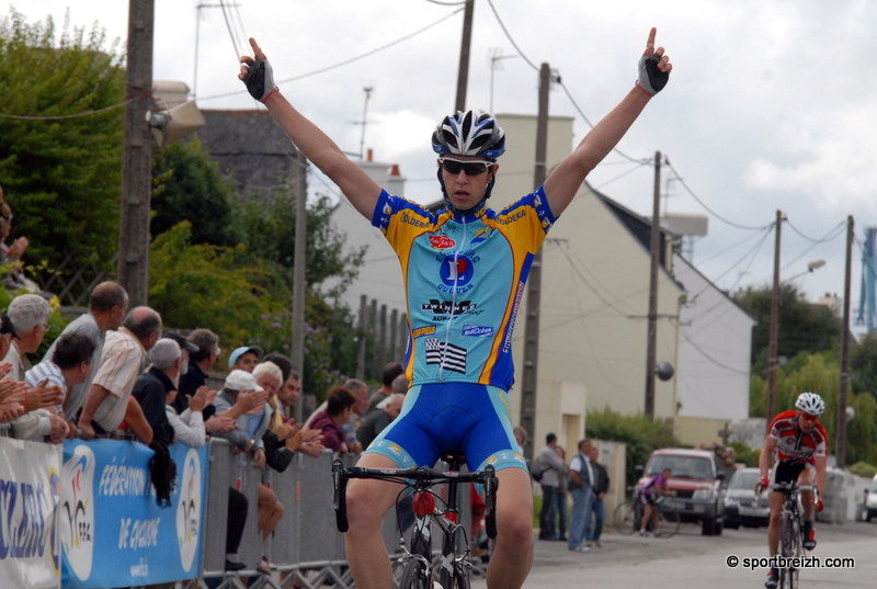 75me GP des Langoustines  Locmiqulic: Victoire de Benot Guimard (VCP Lorient) 