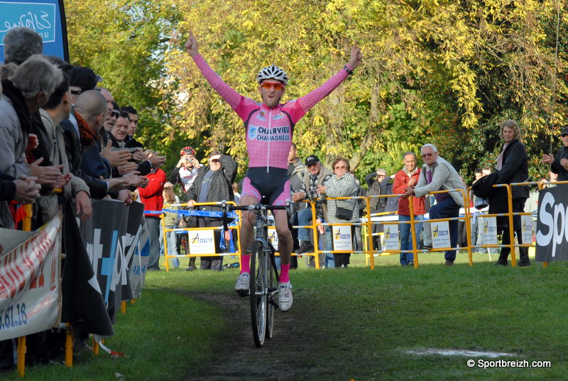 Laurent Colombatto s'impose dans le Tour du Val d'Orge 2009 