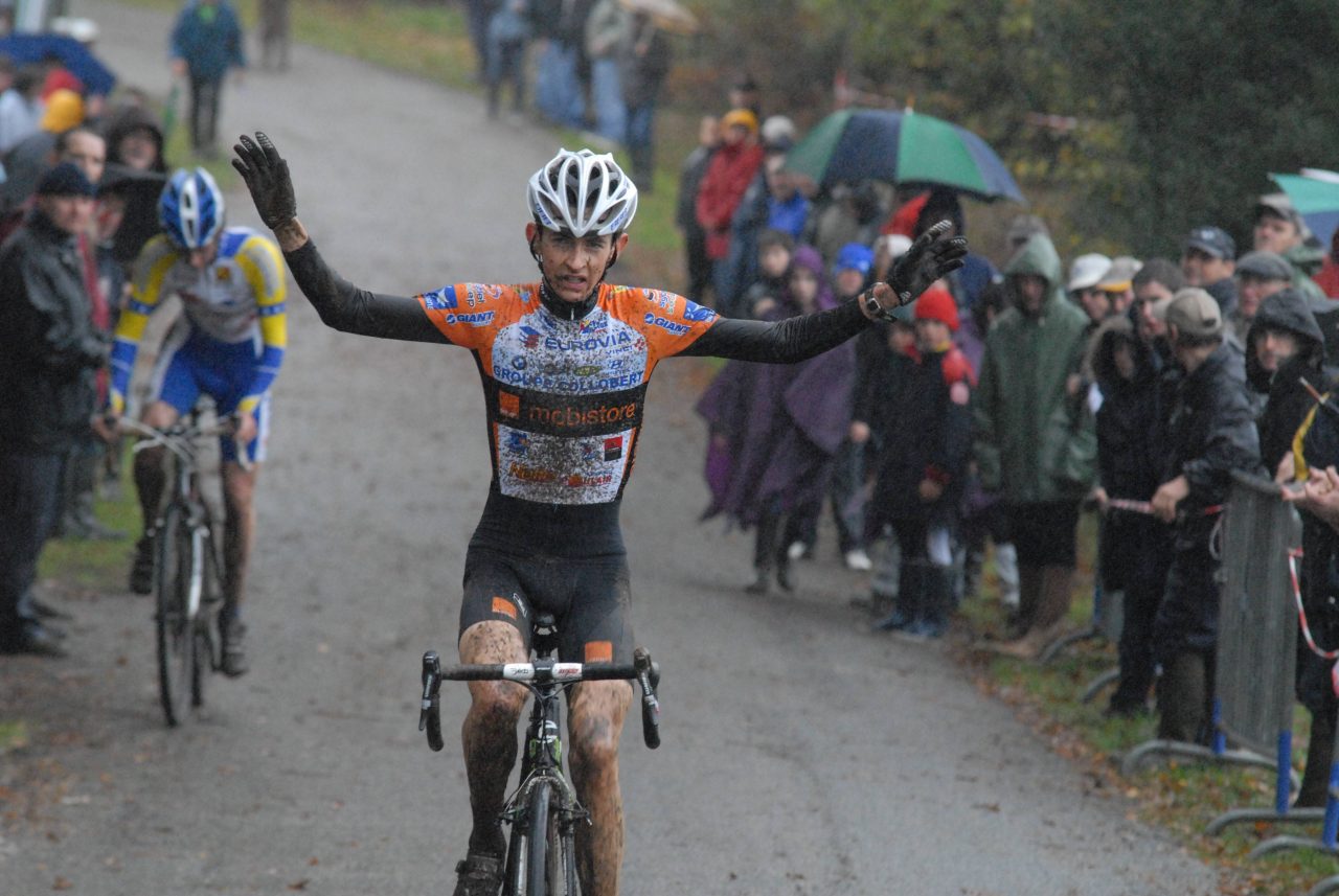 Florian Le Corre s'impose sur le cyclo-cross de Melrand (56)