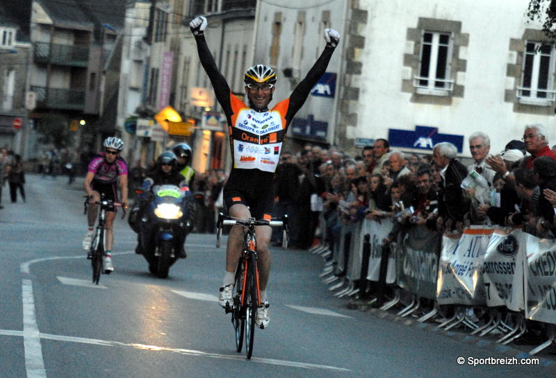 Auray: Encore Beret !