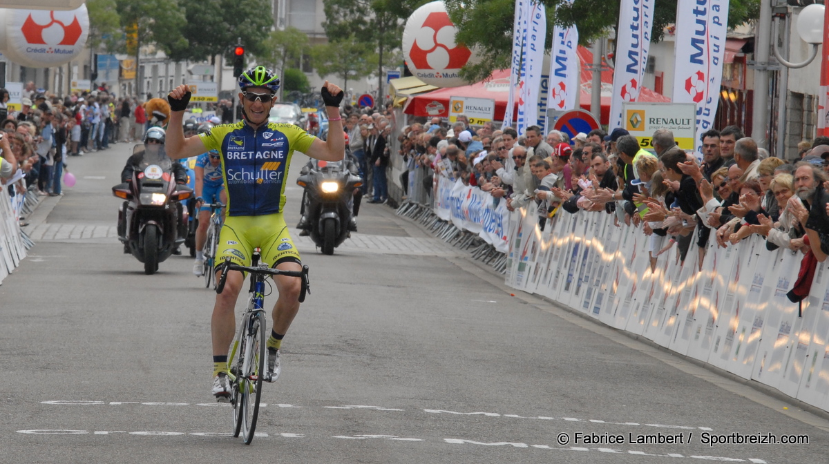 Boucles de la Mayenne : Delpech en costaud !