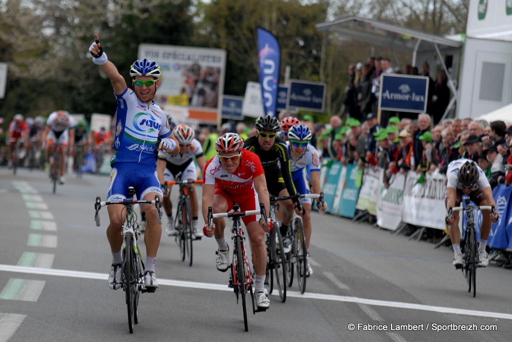 Tour du Finistre : Simon continue sa moisson