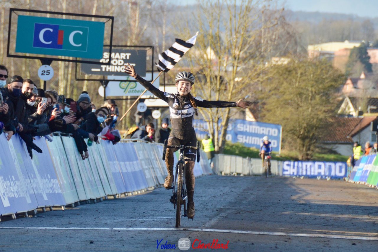 Championnats de France / Juniors dames: Manon Brillante !