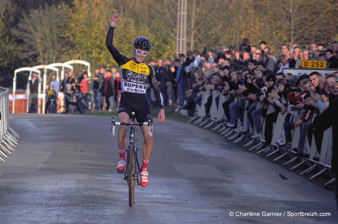 Championnat de la Mayenne  Saint-Cyr le Gravelais : doubl du CA Evron