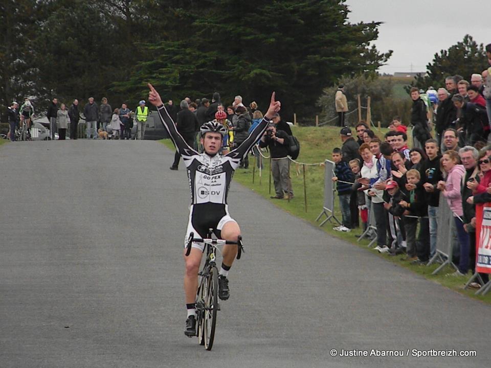 Cyclo-Cross de Kerlouan - Mnham (29) : Le Quau passe la 3me 